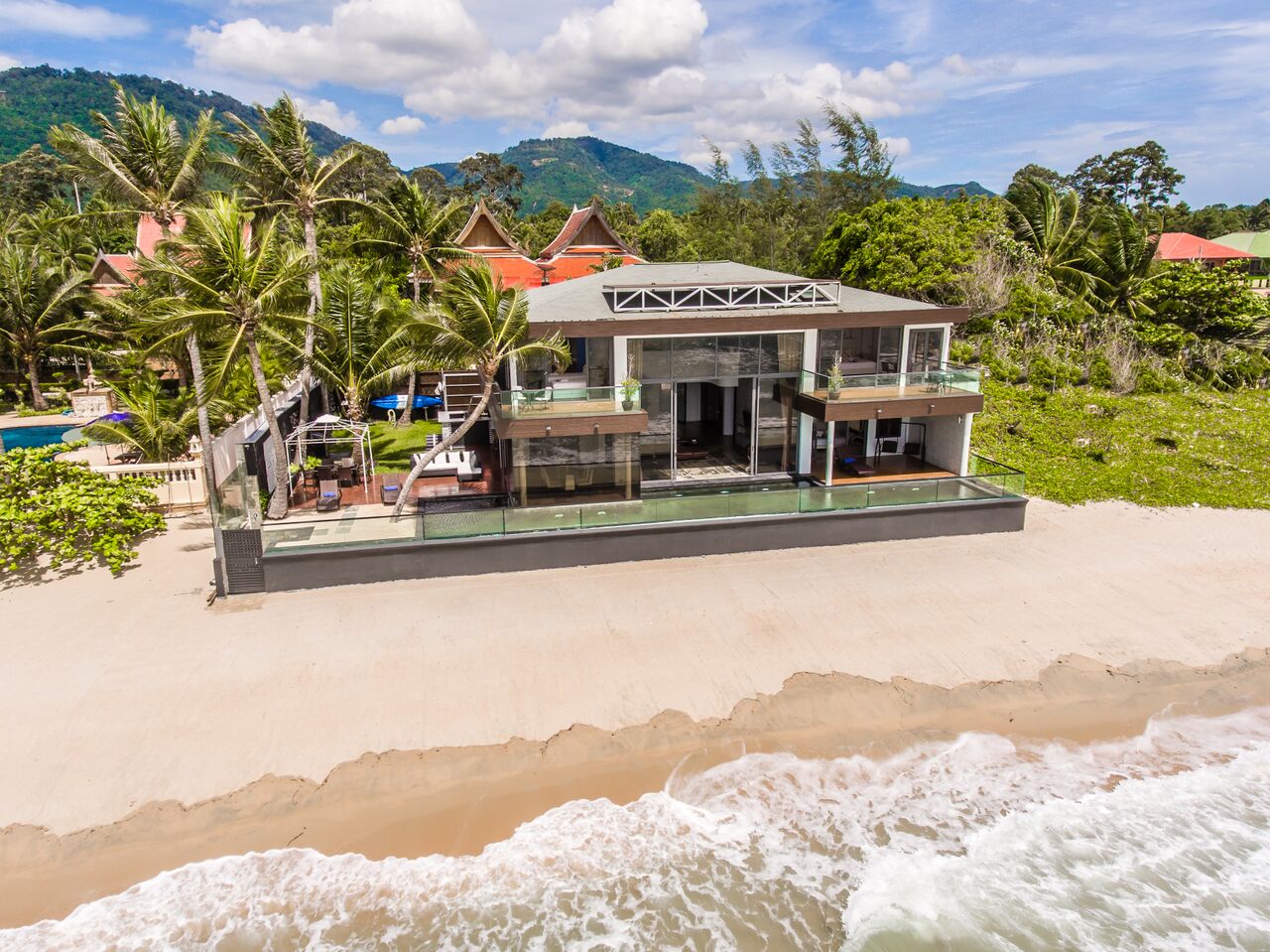 1 Bedroom Option Beach Front Villa with Infinity Pool at Lipa Noi Koh Samui 