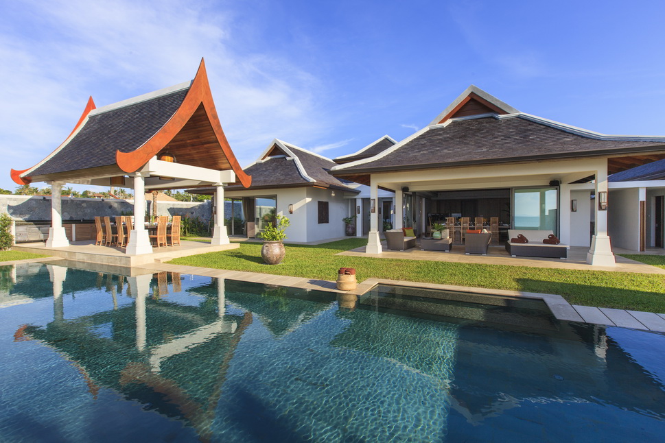 5 Bedroom Option Beach Front Villa with Private Pool at Maenam Ko Samui Thailand